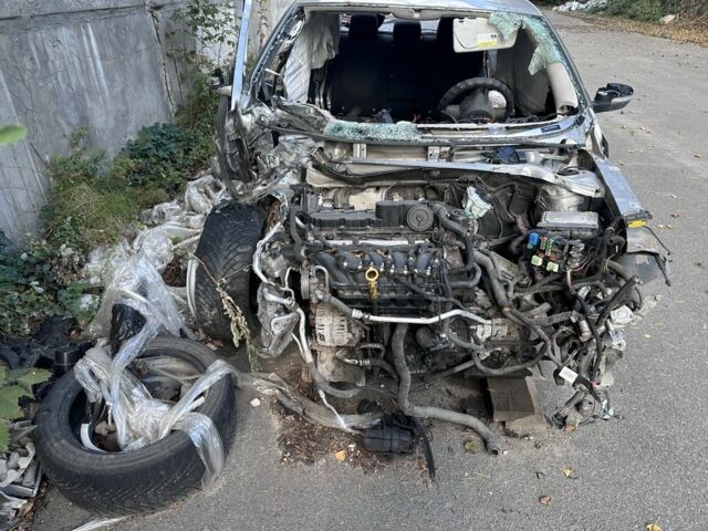 Серый Фольксваген Пассат, объемом двигателя 2.5 л и пробегом 170 тыс. км за 3000 $, фото 1 на Automoto.ua