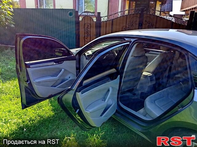 Серый Фольксваген Пассат, объемом двигателя 1.8 л и пробегом 213 тыс. км за 9800 $, фото 1 на Automoto.ua