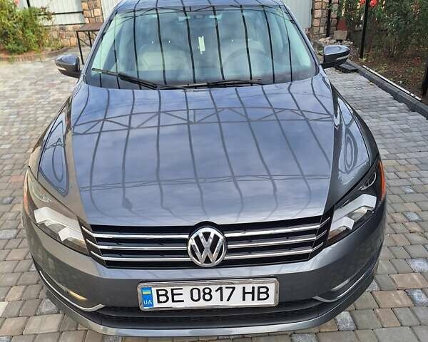 Серый Фольксваген Пассат, объемом двигателя 1.8 л и пробегом 319 тыс. км за 12000 $, фото 4 на Automoto.ua