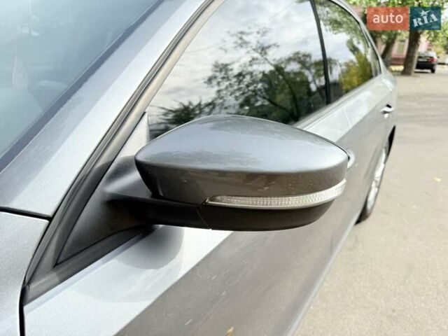 Серый Фольксваген Пассат, объемом двигателя 1.8 л и пробегом 180 тыс. км за 9600 $, фото 12 на Automoto.ua