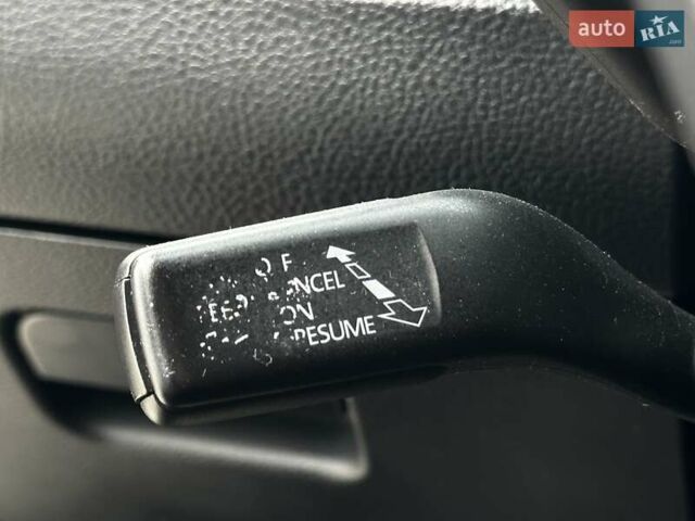 Сірий Фольксваген Пассат, об'ємом двигуна 1.6 л та пробігом 350 тис. км за 10999 $, фото 24 на Automoto.ua