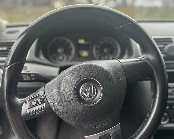 Сірий Фольксваген Пассат, об'ємом двигуна 1.8 л та пробігом 299 тис. км за 9500 $, фото 15 на Automoto.ua