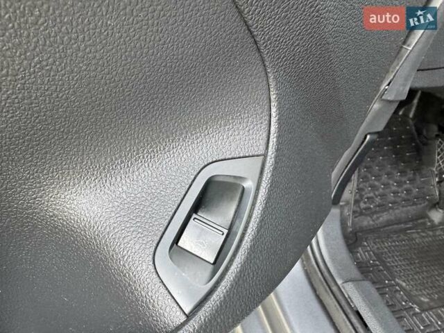 Серый Фольксваген Пассат, объемом двигателя 1.8 л и пробегом 199 тыс. км за 7999 $, фото 11 на Automoto.ua