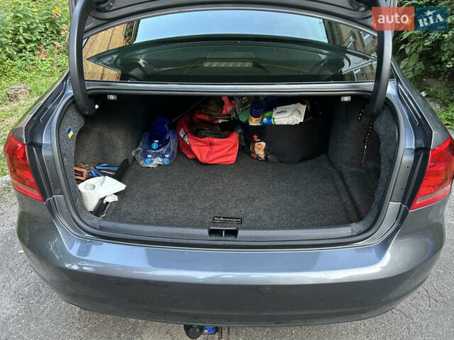 Сірий Фольксваген Пассат, об'ємом двигуна 1.8 л та пробігом 270 тис. км за 10300 $, фото 6 на Automoto.ua