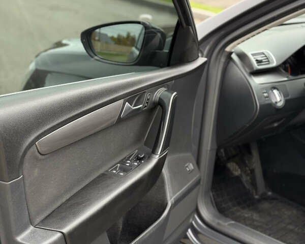 Серый Фольксваген Пассат, объемом двигателя 1.97 л и пробегом 277 тыс. км за 12150 $, фото 17 на Automoto.ua