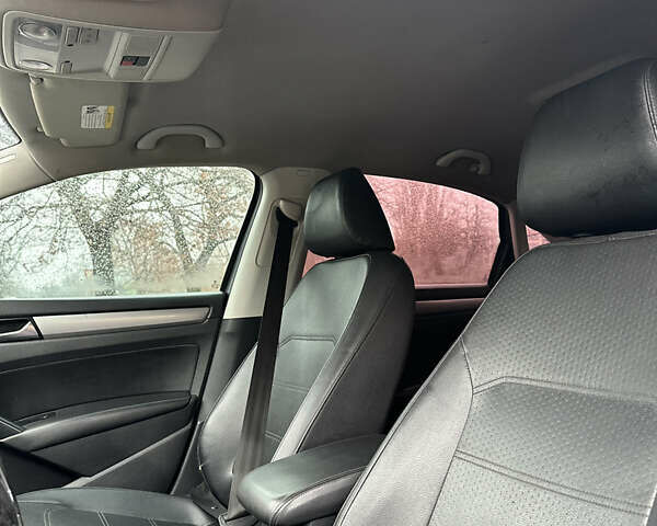 Сірий Фольксваген Пассат, об'ємом двигуна 1.8 л та пробігом 299 тис. км за 9500 $, фото 17 на Automoto.ua