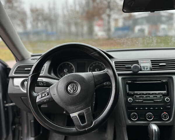 Сірий Фольксваген Пассат, об'ємом двигуна 1.8 л та пробігом 299 тис. км за 9500 $, фото 9 на Automoto.ua