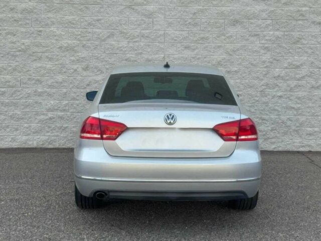 Сірий Фольксваген Пассат, об'ємом двигуна 2 л та пробігом 81 тис. км за 2100 $, фото 4 на Automoto.ua