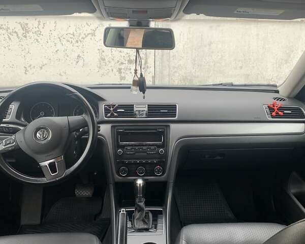 Серый Фольксваген Пассат, объемом двигателя 1.8 л и пробегом 213 тыс. км за 10600 $, фото 4 на Automoto.ua