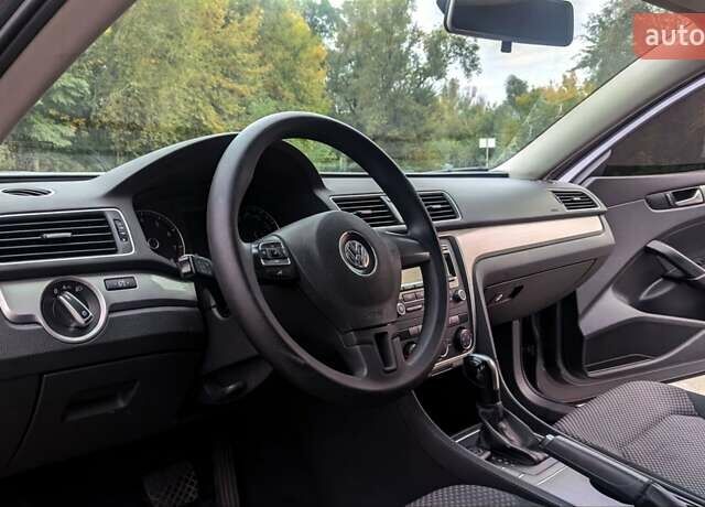 Серый Фольксваген Пассат, объемом двигателя 1.8 л и пробегом 249 тыс. км за 7950 $, фото 5 на Automoto.ua