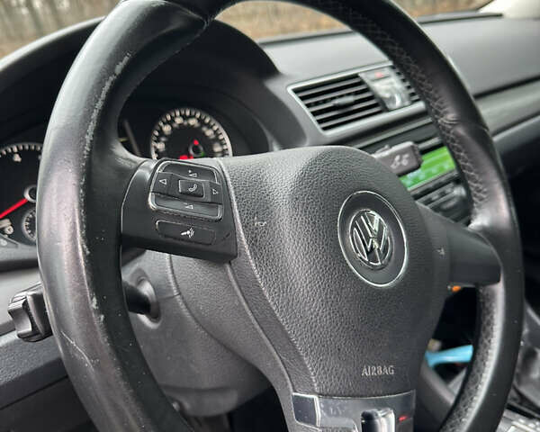 Серый Фольксваген Пассат, объемом двигателя 1.8 л и пробегом 213 тыс. км за 7000 $, фото 9 на Automoto.ua