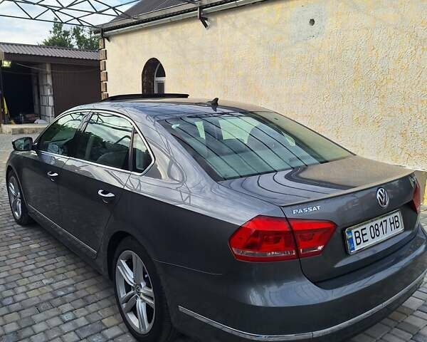 Серый Фольксваген Пассат, объемом двигателя 1.8 л и пробегом 319 тыс. км за 12000 $, фото 3 на Automoto.ua