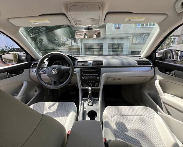 Сірий Фольксваген Пассат, об'ємом двигуна 1.8 л та пробігом 185 тис. км за 11000 $, фото 4 на Automoto.ua