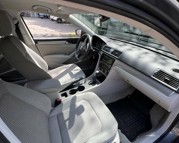 Сірий Фольксваген Пассат, об'ємом двигуна 1.8 л та пробігом 185 тис. км за 11000 $, фото 5 на Automoto.ua