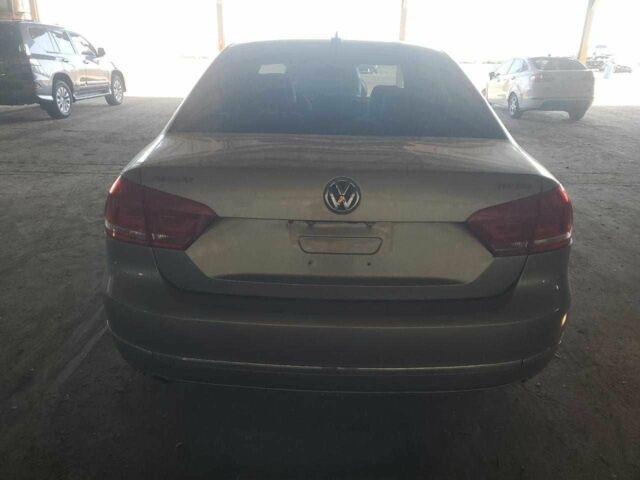 Серый Фольксваген Пассат, объемом двигателя 2 л и пробегом 184 тыс. км за 1500 $, фото 5 на Automoto.ua