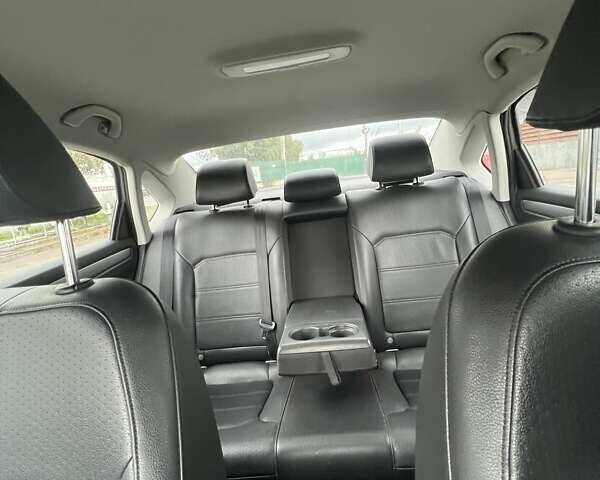 Серый Фольксваген Пассат, объемом двигателя 1.8 л и пробегом 180 тыс. км за 11700 $, фото 14 на Automoto.ua