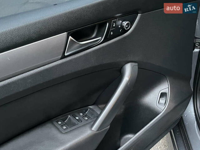 Серый Фольксваген Пассат, объемом двигателя 1.8 л и пробегом 180 тыс. км за 9999 $, фото 30 на Automoto.ua