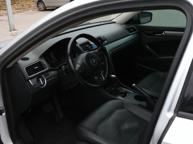 Серый Фольксваген Пассат, объемом двигателя 1.8 л и пробегом 206 тыс. км за 9999 $, фото 4 на Automoto.ua