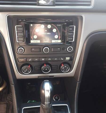 Серый Фольксваген Пассат, объемом двигателя 1.8 л и пробегом 205 тыс. км за 10000 $, фото 7 на Automoto.ua