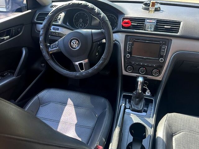 Сірий Фольксваген Пассат, об'ємом двигуна 1.8 л та пробігом 226 тис. км за 9000 $, фото 5 на Automoto.ua