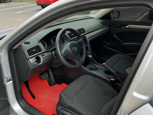 Серый Фольксваген Пассат, объемом двигателя 1.8 л и пробегом 230 тыс. км за 8900 $, фото 8 на Automoto.ua