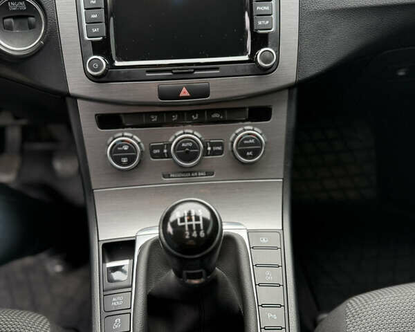 Серый Фольксваген Пассат, объемом двигателя 1.97 л и пробегом 277 тыс. км за 12150 $, фото 24 на Automoto.ua