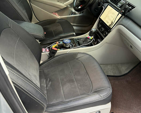 Серый Фольксваген Пассат, объемом двигателя 2 л и пробегом 189 тыс. км за 12800 $, фото 9 на Automoto.ua