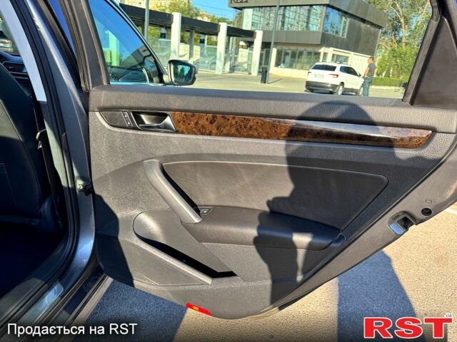 Серый Фольксваген Пассат, объемом двигателя 2 л и пробегом 189 тыс. км за 12600 $, фото 4 на Automoto.ua