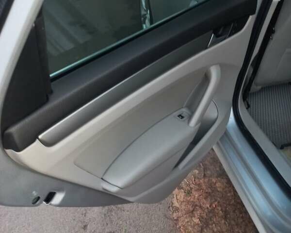 Серый Фольксваген Пассат, объемом двигателя 1.97 л и пробегом 185 тыс. км за 9999 $, фото 11 на Automoto.ua