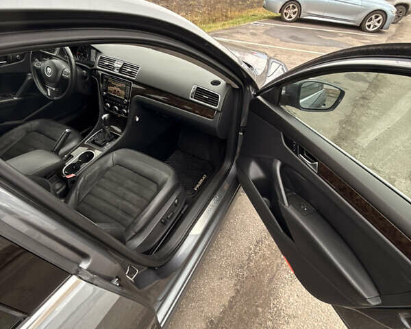 Серый Фольксваген Пассат, объемом двигателя 1.97 л и пробегом 189 тыс. км за 12200 $, фото 27 на Automoto.ua