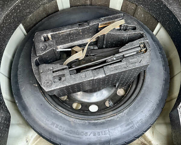 Сірий Фольксваген Пассат, об'ємом двигуна 2 л та пробігом 165 тис. км за 10500 $, фото 29 на Automoto.ua