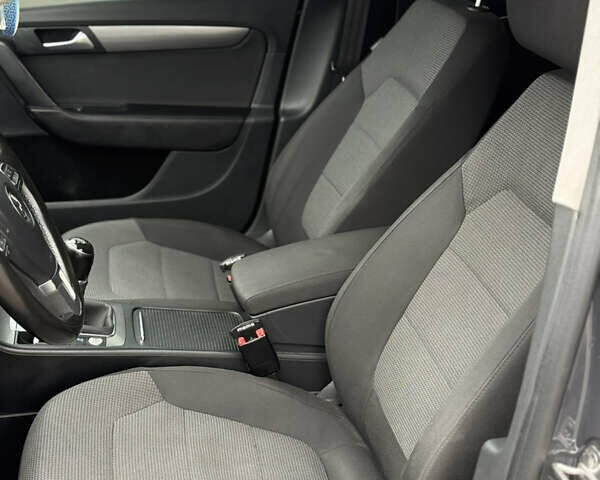 Серый Фольксваген Пассат, объемом двигателя 1.97 л и пробегом 277 тыс. км за 12150 $, фото 19 на Automoto.ua