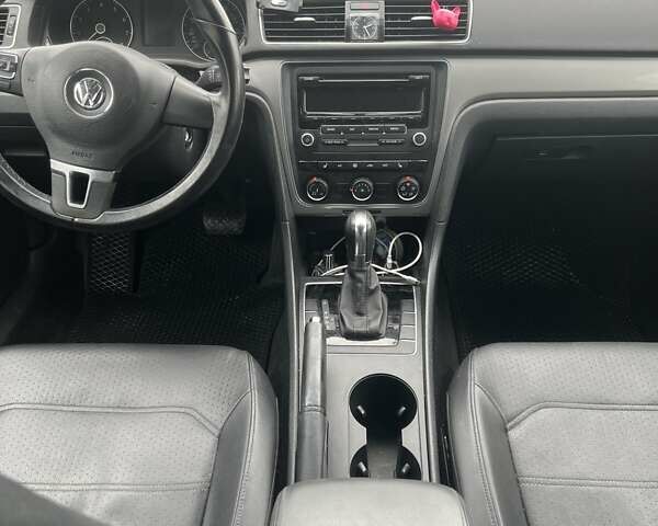 Серый Фольксваген Пассат, объемом двигателя 1.8 л и пробегом 180 тыс. км за 11700 $, фото 8 на Automoto.ua