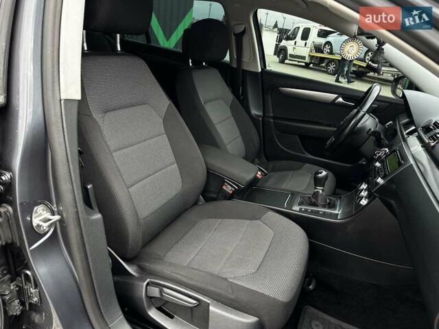 Сірий Фольксваген Пассат, об'ємом двигуна 1.6 л та пробігом 350 тис. км за 10999 $, фото 37 на Automoto.ua