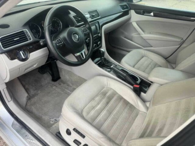 Сірий Фольксваген Пассат, об'ємом двигуна 2 л та пробігом 81 тис. км за 2100 $, фото 7 на Automoto.ua