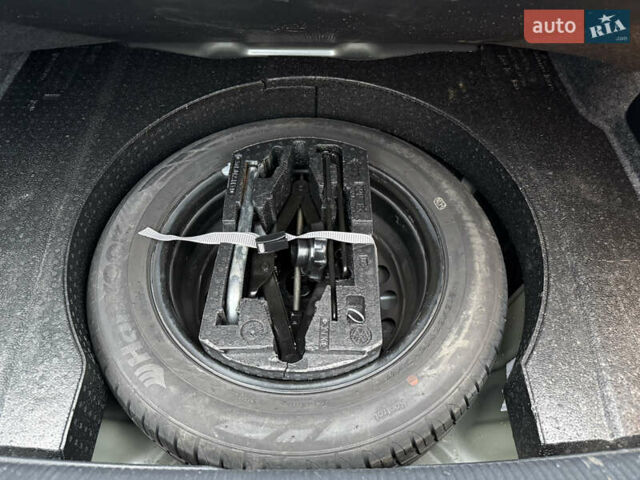 Серый Фольксваген Пассат, объемом двигателя 1.97 л и пробегом 220 тыс. км за 11500 $, фото 7 на Automoto.ua