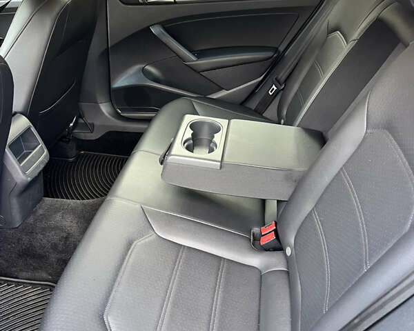 Сірий Фольксваген Пассат, об'ємом двигуна 1.8 л та пробігом 173 тис. км за 9200 $, фото 8 на Automoto.ua