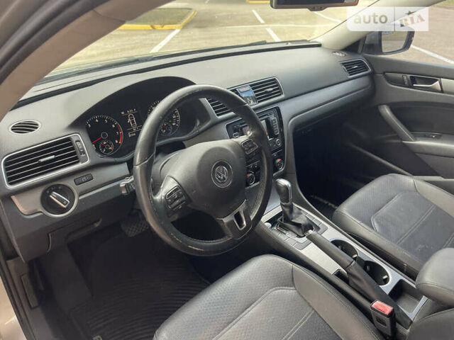 Серый Фольксваген Пассат, объемом двигателя 1.8 л и пробегом 141 тыс. км за 2300 $, фото 12 на Automoto.ua