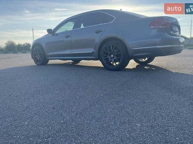 Серый Фольксваген Пассат, объемом двигателя 1.97 л и пробегом 235 тыс. км за 10999 $, фото 5 на Automoto.ua