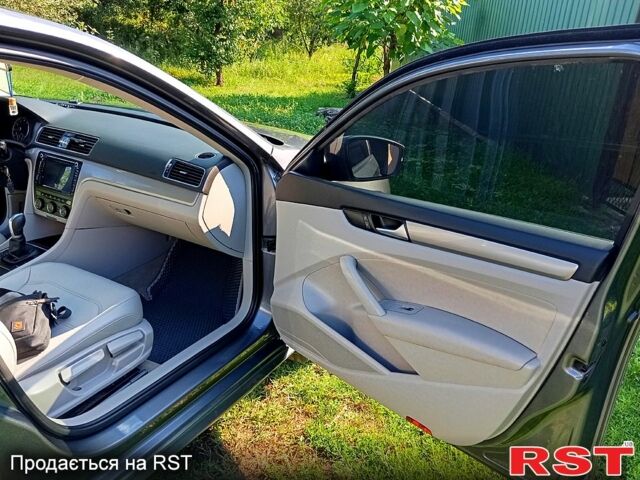 Серый Фольксваген Пассат, объемом двигателя 1.8 л и пробегом 213 тыс. км за 9800 $, фото 3 на Automoto.ua