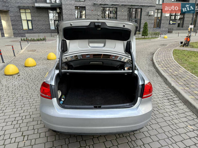 Сірий Фольксваген Пассат, об'ємом двигуна 2 л та пробігом 165 тис. км за 10500 $, фото 14 на Automoto.ua