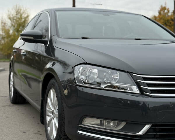 Серый Фольксваген Пассат, объемом двигателя 1.97 л и пробегом 277 тыс. км за 12150 $, фото 8 на Automoto.ua