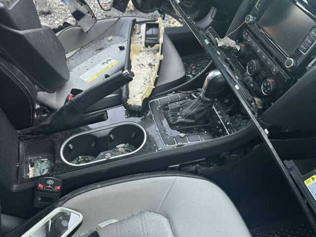 Серый Фольксваген Пассат, объемом двигателя 1.8 л и пробегом 80 тыс. км за 4000 $, фото 7 на Automoto.ua