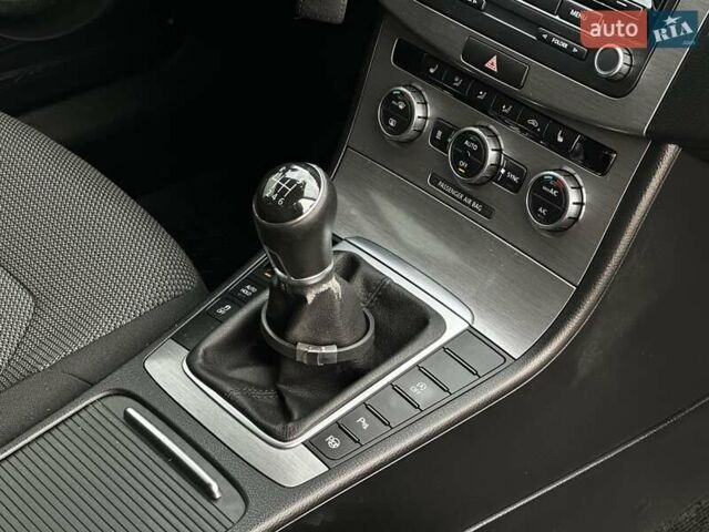 Сірий Фольксваген Пассат, об'ємом двигуна 1.6 л та пробігом 350 тис. км за 10999 $, фото 39 на Automoto.ua