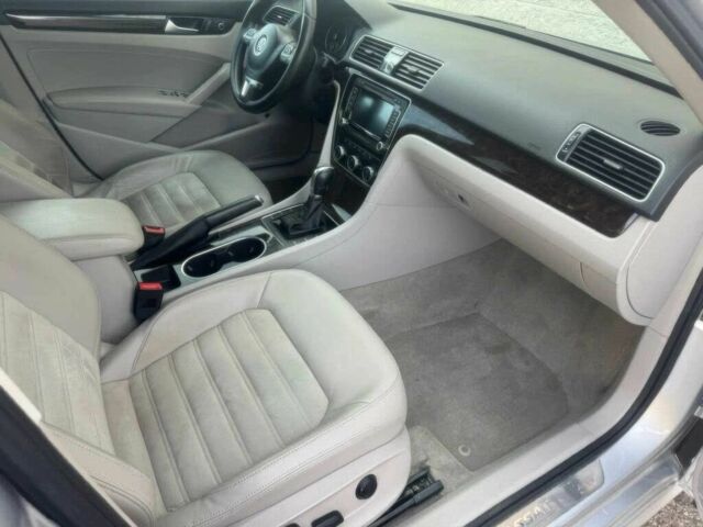 Сірий Фольксваген Пассат, об'ємом двигуна 2 л та пробігом 81 тис. км за 2100 $, фото 8 на Automoto.ua