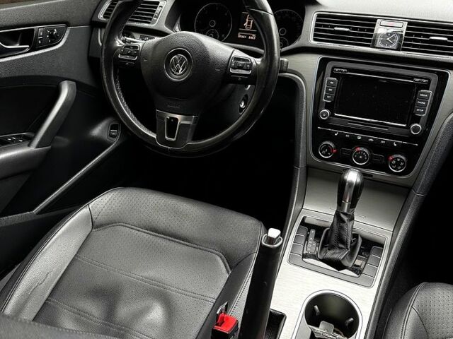 Серый Фольксваген Пассат, объемом двигателя 2 л и пробегом 205 тыс. км за 10500 $, фото 2 на Automoto.ua