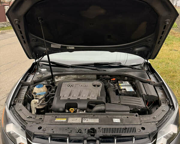 Серый Фольксваген Пассат, объемом двигателя 1.97 л и пробегом 189 тыс. км за 12200 $, фото 32 на Automoto.ua