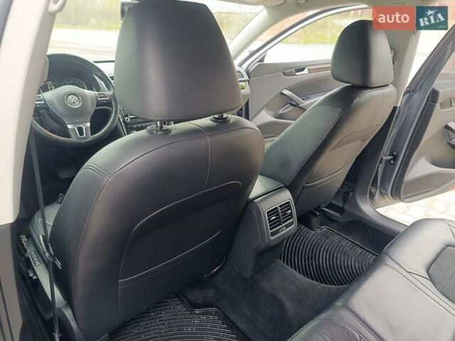Сірий Фольксваген Пассат, об'ємом двигуна 1.97 л та пробігом 190 тис. км за 12000 $, фото 43 на Automoto.ua