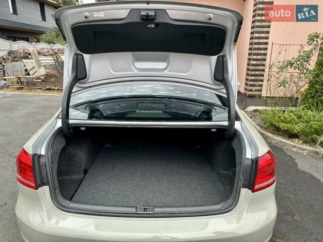 Серый Фольксваген Пассат, объемом двигателя 1.8 л и пробегом 167 тыс. км за 11000 $, фото 9 на Automoto.ua