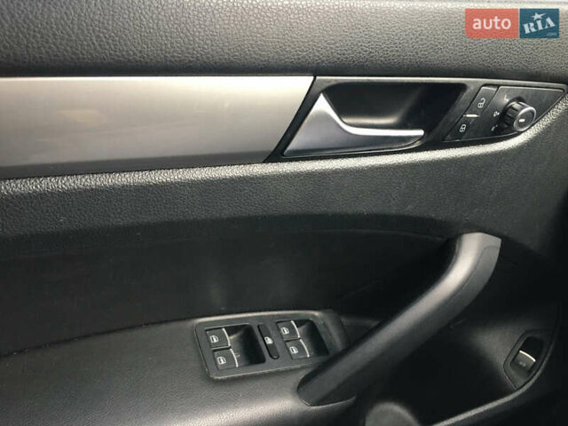 Серый Фольксваген Пассат, объемом двигателя 1.8 л и пробегом 195 тыс. км за 9200 $, фото 12 на Automoto.ua